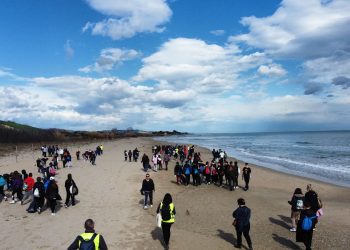 Studenti in azione per la natura: ripulita dai rifiuti la riserva del Borsacchio (Fotogallery)