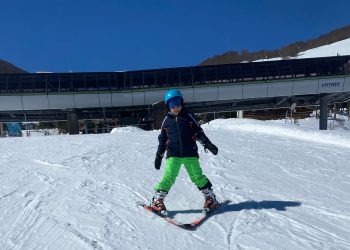 Bimbo autistico di 10 anni diventa campione di sci senza nessuna lezione, il papà: nulla è impossibile