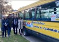 Gli scuolabus di Castellalto e il messaggio contro il bullismo: insieme si può sconfiggere