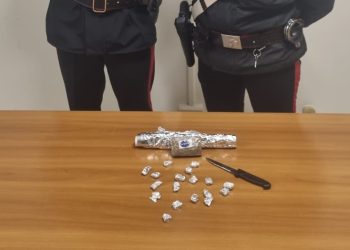 Spaccia droga nel parco pubblico: i carabinieri arrestano un 34enne straniero