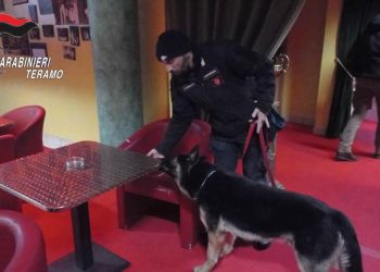 Lite davanti al night, spinge in strada il rivale in amore che muore investito da un’auto: arrestato 60enne