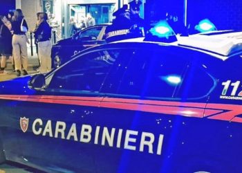 Trovato al bancone del bar nonostante il divieto di frequentare locali pubblici, scatta la denuncia