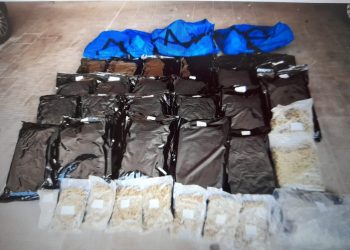 Casolari abbandonati riempiti di droga: i carabinieri sequestrano 65 chili di marijuana e cocaina