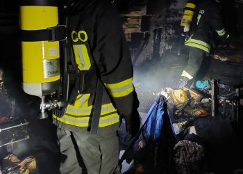 Incendio a Chieti nella notte: tratti in salvo padre, madre e figlio