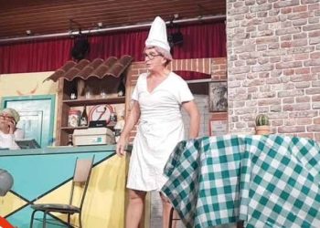 La compagnia teatrale Il Carrozzone porta in scena la commedia “Jì sò matte, e l’iddre tire li prète”