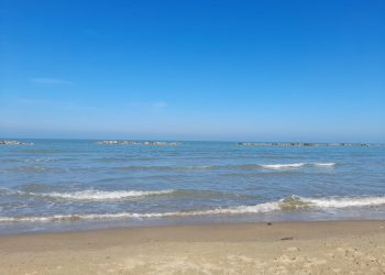 Il mare abruzzese gode di ottima salute, quasi il 100% balneabile: ecco i dati
