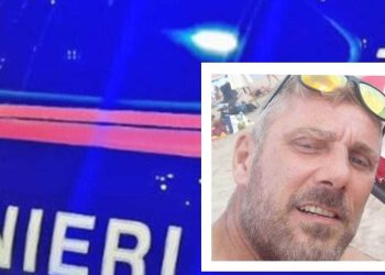 Auto precipita in una scarpata, volo di 50 metri: muoiono zio e nipote