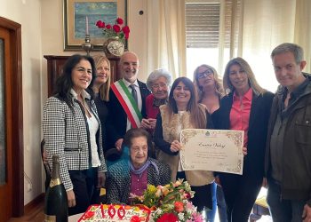 Enrica Valerj festeggia 100 anni e il sindaco Masci le porta gli auguri di tutta Pescara