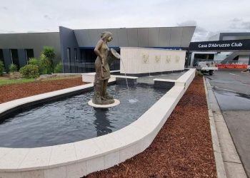 La fontana delle quattro cannelle di Melbourne ha iniziato a zampillare: entrata in funzione (foto)
