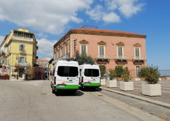 Trasporti: a Giulianova in servizio due nuovi autobus per la linea urbana