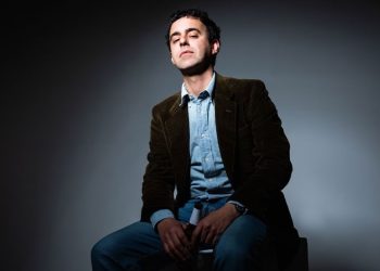 Luca Ravenna porta la stand-up comedy al Teatro Massimo di Pescara