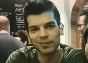 Giovane precipitato da un balcone a Pescara Vecchia: movida in lutto per il 34enne Marco Modesto