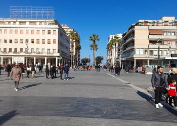 Giovane mamma nomade di 25 anni arrestata già 25 volte per furto, ai domiciliari nel campo Rom