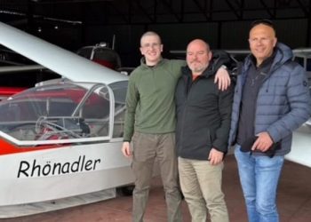 È abruzzese il più giovane pilota di aliante d’Italia: la licenza nel giorno del suo 16° compleanno