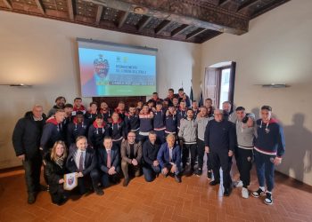 Calcio: il sindaco Biondi consegna il sigillo della Città ai campioni d’Eccellenza dell’Aquila 1927