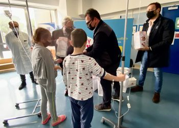 Uova di Pasqua colorate per i piccoli pazienti di Pediatria di Teramo (Foto)