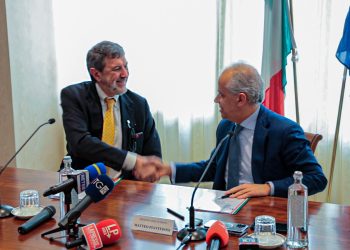 In Abruzzo arriva il Nue 112, numero unico per le emergenze: Piantedosi firma il protocollo (foto)