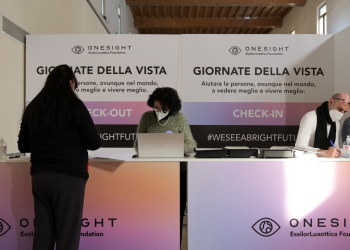 Tappa al Centro Aurum di Pescara per le “Giornate della Vista” di Luxottica