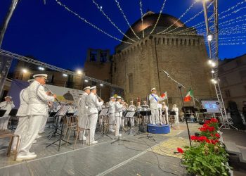 La banda della Marina militare italiana incanta Giulianova al Festival delle bande e delle majorettes