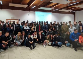 Grande festa e centinaia di studenti per la riapertura del centro Canada