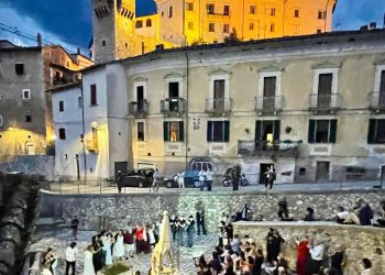 Passi e pagine, a Fontecchio un laboratorio itinerante nel passato del paese