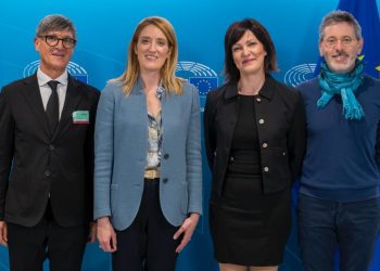 Il “Giglio d’Europa” del maestro Montaldi alla presidente del Parlamento europeo Metsola