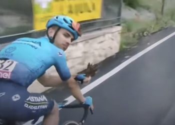 Lo sprint in più per i ciclisti del Giro arriva dagli arrosticini abruzzesi: presi al volo a Campo Imperatore