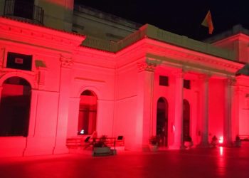 Giornata mondiale della sclerosi multipla, il Kursaal si illumina di rosso