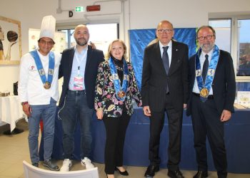 Al rettore dell’Università di Teramo il collare custode della tradizione 2023