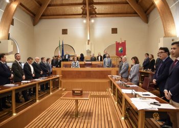 Il Consiglio regionale ricorda gli alpini feriti in Kosovo e le vittime dell’alluvione in Emilia Romagna