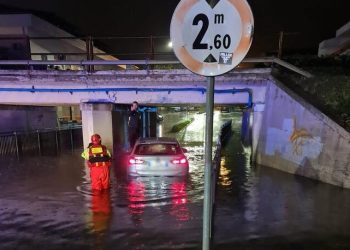 Maltempo, automobilisti soccorsi dai vigili del fuoco: 20 interventi in un solo giorno
