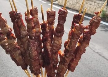 Lo sprint in più per i ciclisti del Giro arriva dagli arrosticini abruzzesi: presi al volo a Campo Imperatore