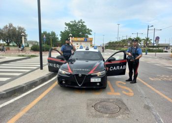 Entrano in una casa per rubare ma arrivano i carabinieri: arrestati due uomini 