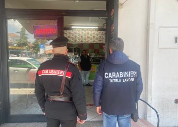 Senza acqua potabile: i carabinieri chiudono un punto vendita di kebab