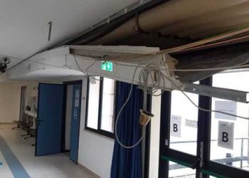 Maltempo, crolla il controsoffitto in una scuola di Chieti: nessun ferito