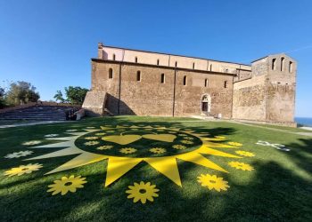 La Presentosa saluta il Giro d’Italia, simbolo d’Abruzzo riprodotto da Land Art