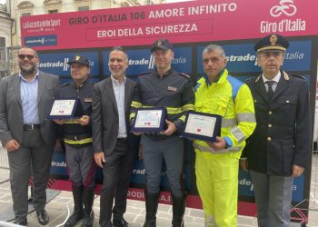 Giro d’Italia, premiati alla partenza della tappa di Vasto gli “Eroi della sicurezza”