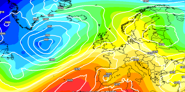 La possibile situazione a 500 hpa prevista da GFS nel primo pomeriggio di Domenica 7, a 500 hpa. L'anticiclone sub tropicale tenderà a spingere verso l'Italia, ma tuttavia le condizioni rimarranno instabili ancora per diversi giorni