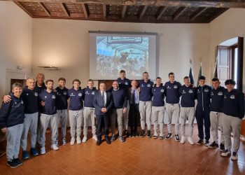 Il sindaco Biondi consegna sigillo città a Nuovo Basket Aquilano