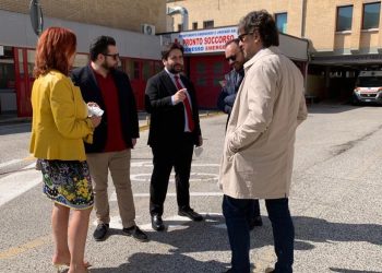 Visita ispettiva del Pd all’ospedale San Salvatore: attacco hacker rivela evidenti responsabilità politiche
