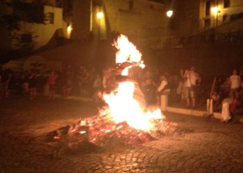 Torna a Paganica l’antica tradizione del Salto del fuoco di San Giovanni