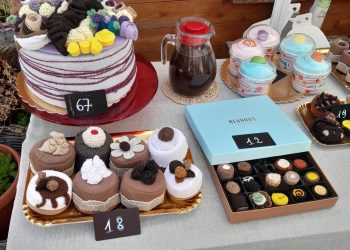 L’artigianato al servizio della solidarietà, al laboratorio di filatura raccolti mille euro per beneficenza