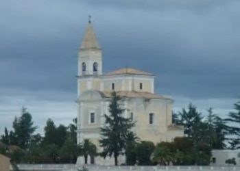 Tollo, chiesa chiusa per assenza fondi per restauro, monta la protesta dei cittadini