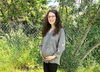 Scopre di essere incinta e viene assunta a tempo indeterminato: la storia di Melissa Palmieri