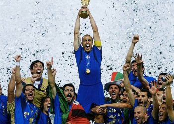 Il presidente della Figc Gravina e la Coppa del mondo 2006 a Guardiagrele