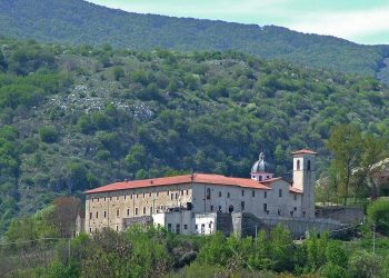 Fiocco azzurro in un santuario abruzzese: i fedeli “adottano” neonato in chiesa