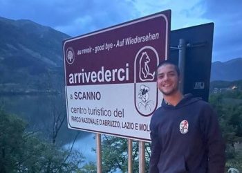 Il giro del mondo a piedi ed ecosostenibile parte da Scanno: al via il viaggio di Tommaso