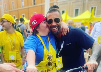 I ragazzi della fattoria sociale Rurabilandia in piazza San Pietro con Vittorio Brumotti