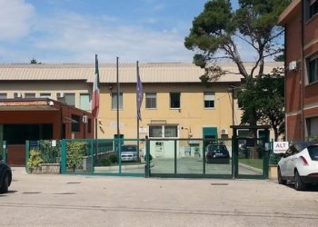 Cellulari nelle parti intime e droga nei panini da portare al compagno in carcere: arrestata