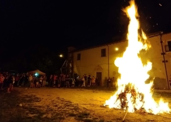 Grande successo per i fuochi di San Giovanni a Paganica: una tradizione popolare che si rinnova